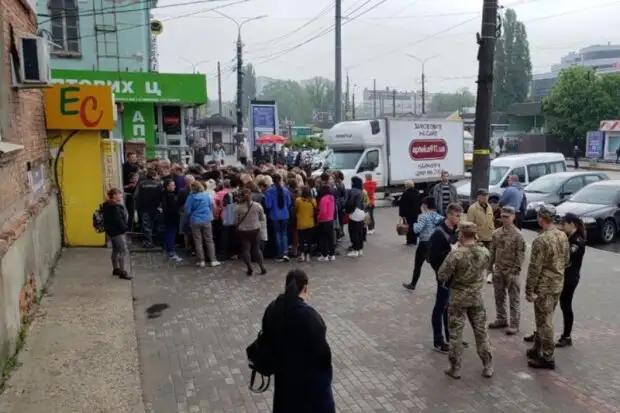 Дешево, но рискованно: что нужно знать об одежде из секонд-хенда