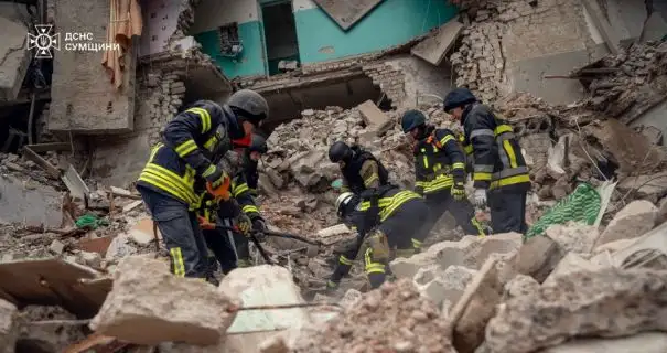 У Глухові з-під завалів гуртожитку деблокували тіло 11 жертви