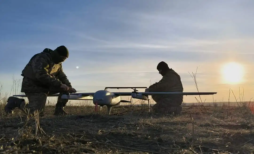 Десятки дронів атакують різні регіони Росії — відео