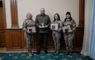 Умєров нагородив захисниць, які з ПЗРК збили російську крилату ракету