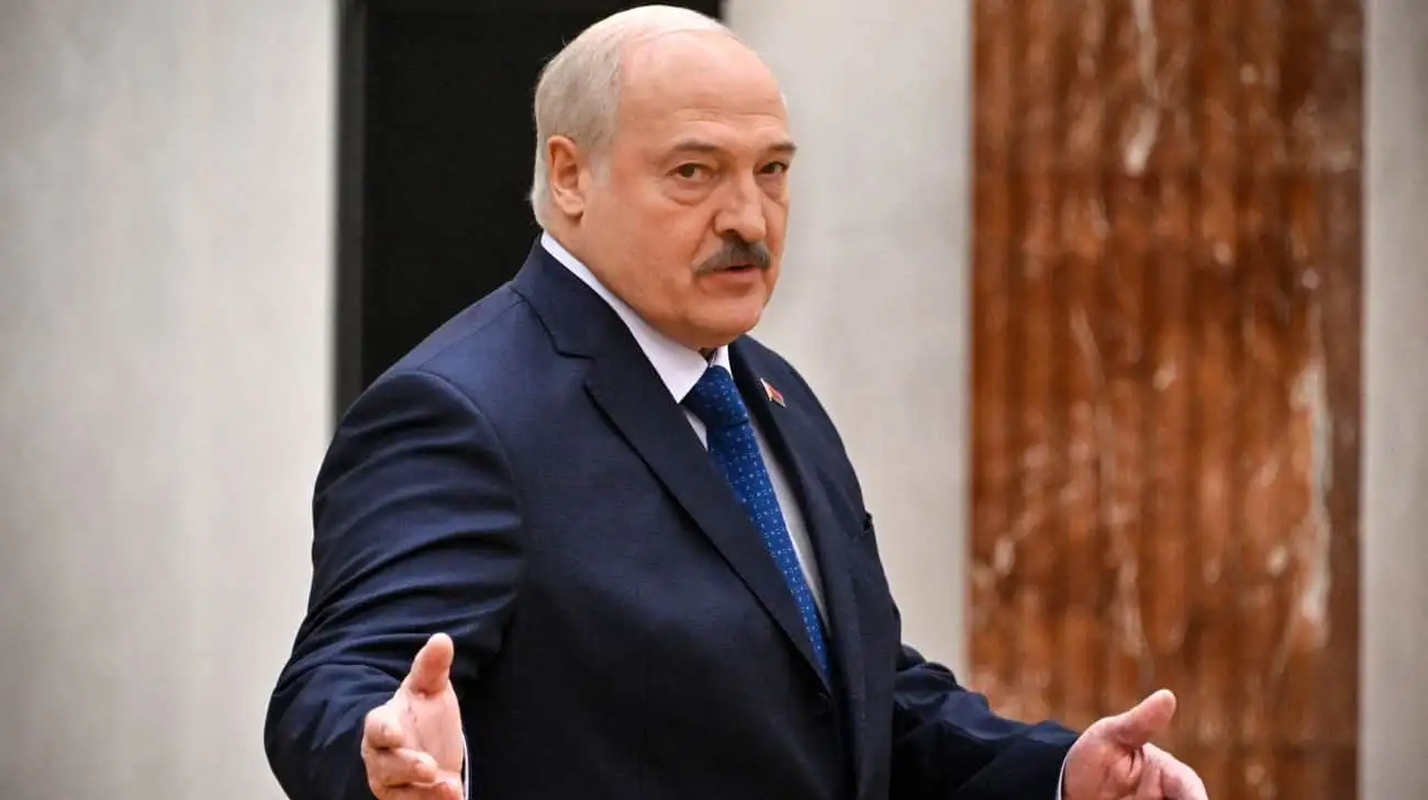 Self-proclaimed president Lukashenko threatens to shut down internet in Belarus if protests erupt again