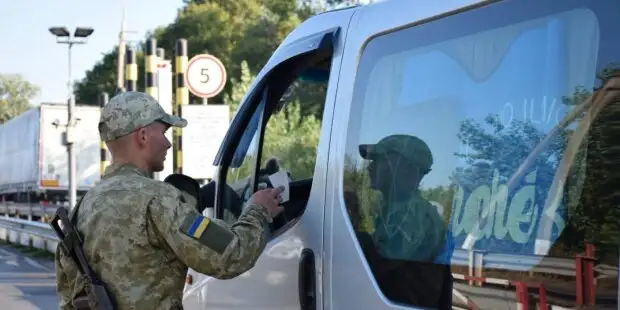 ТЦК подстерегают на границе: могут ли вручить повестки при пересечении