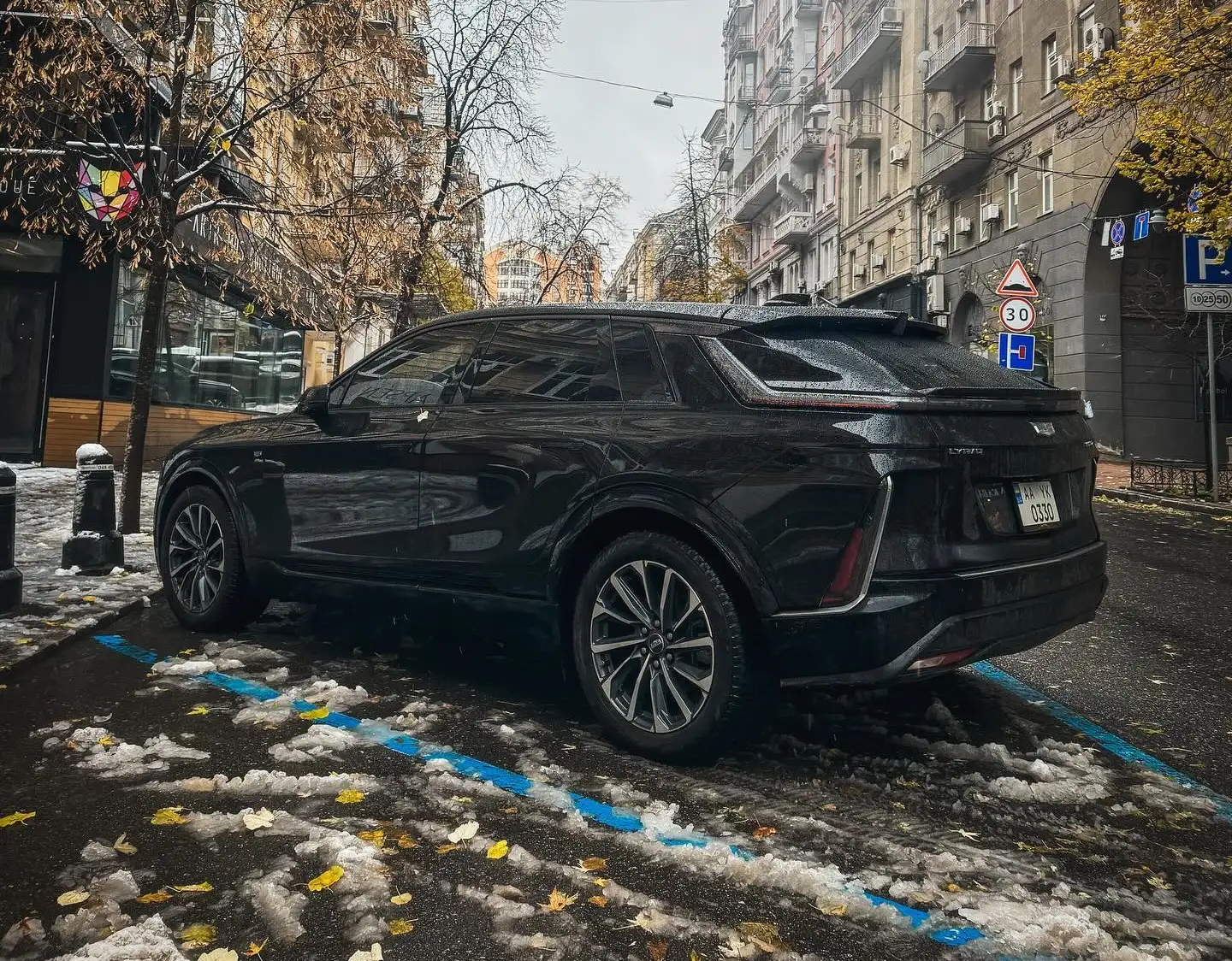 В Украину привезли первый электромобиль Cadillac (фото)