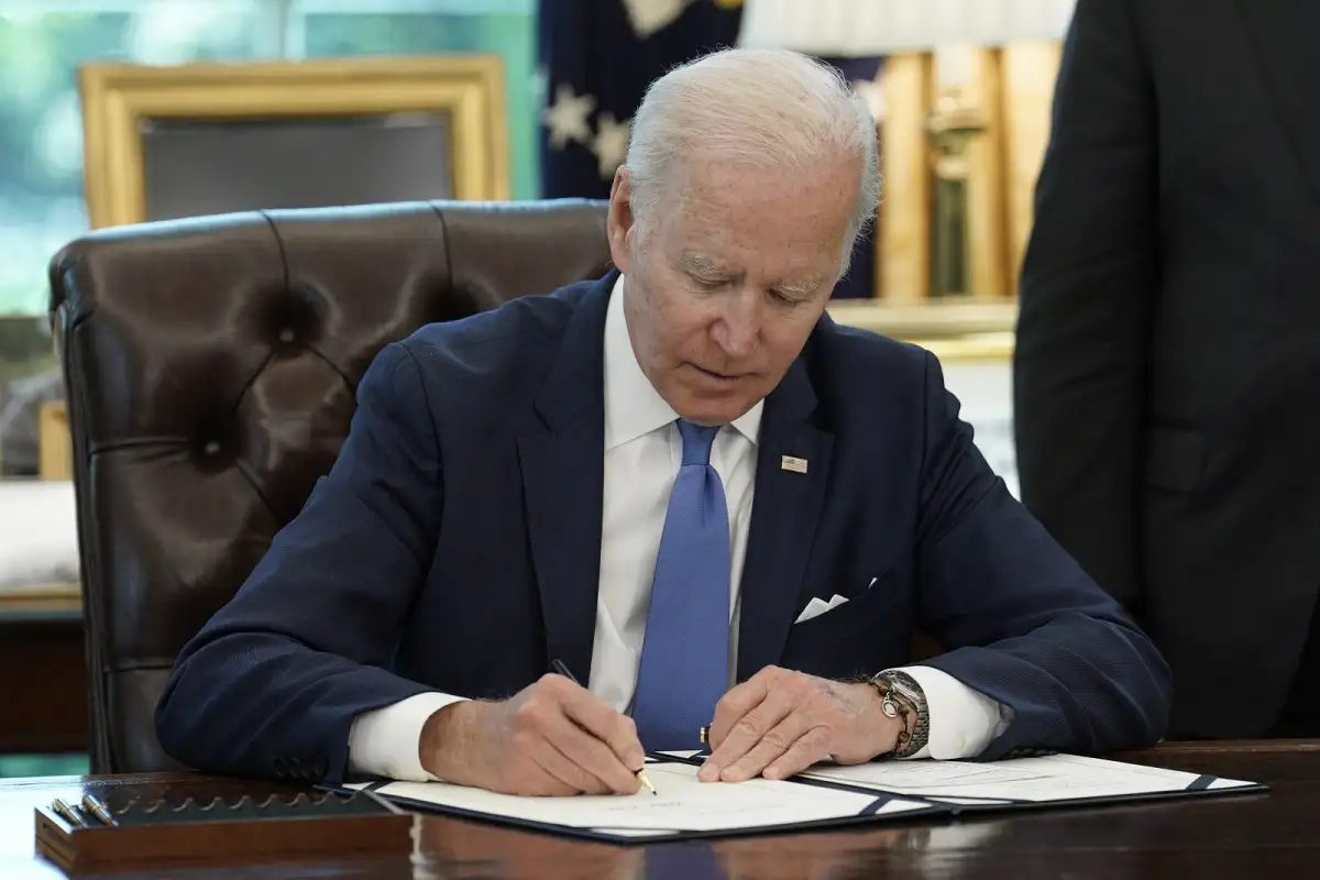 Biden's decisions on Ukraine could help Trump end the war