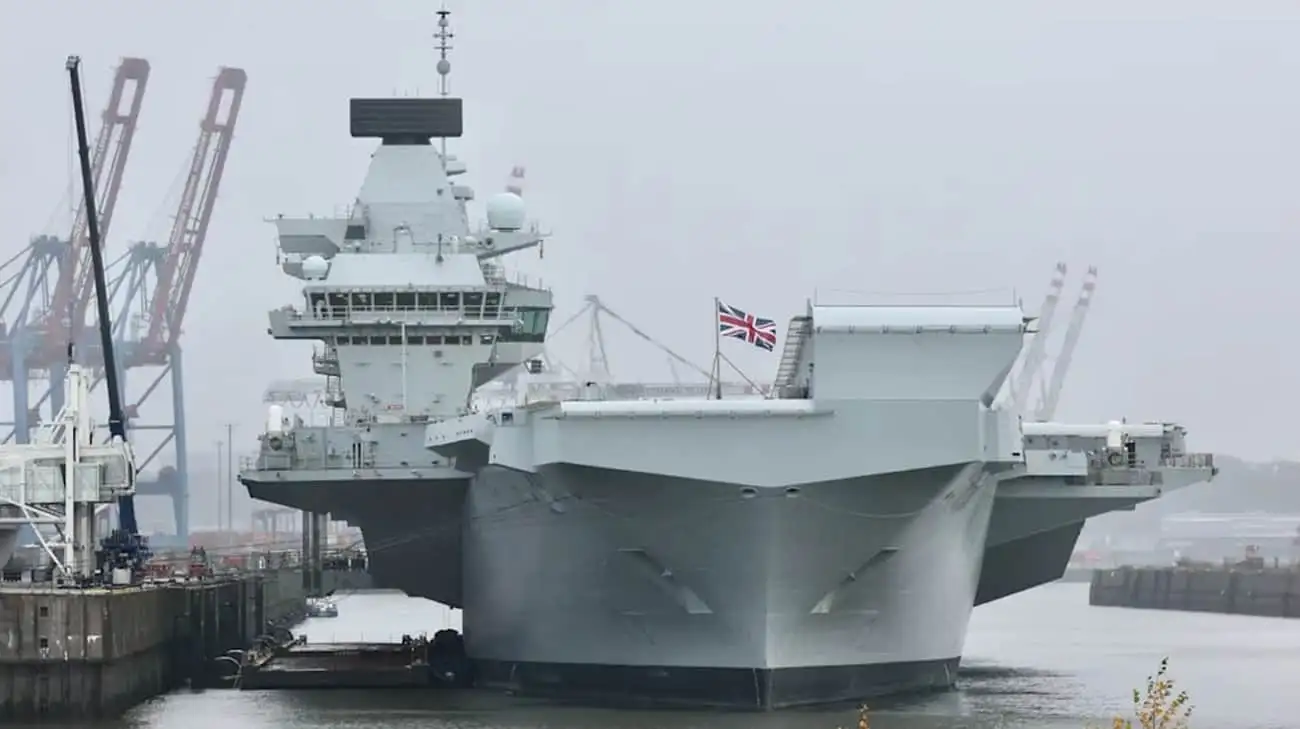 Drone discovered following British aircraft carrier into Hamburg 