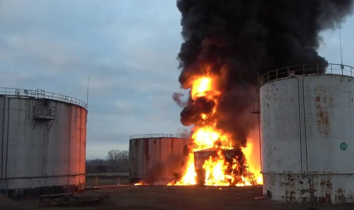 Дроны атаковали заводы завод ВПК и нефтебазу в российской Калуге — видео