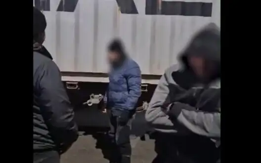 Truck driver was carrying "passenger" to Moldova for $5,000 in niche under trailer container, - SBGS. VIDEO