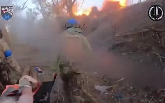 Under barrage of mortar fire, at distance of only few metres, SOF soldiers evacuated their wounded comrade. VIDEO