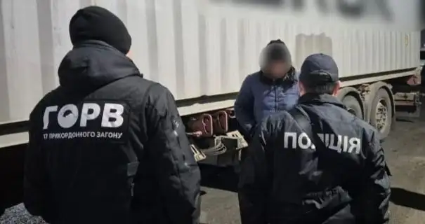 Під причепом вантажівки до Молдови: на Одещині викрили схему переправлення чоловіків за кордон