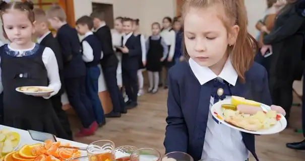 В Україні розширять програму безкоштовного харчування для школярів