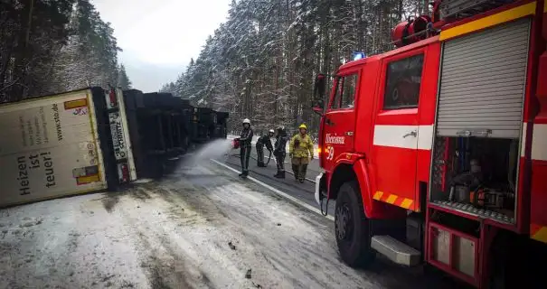 Инкассаторское авто, три грузовика и легковушка: в Киевской области произошло смертельное ДТП