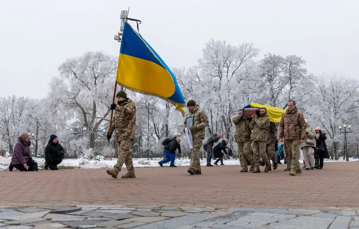 White House pressing Ukraine to draft 18-year-old men to help fill manpower needs to battle Russia