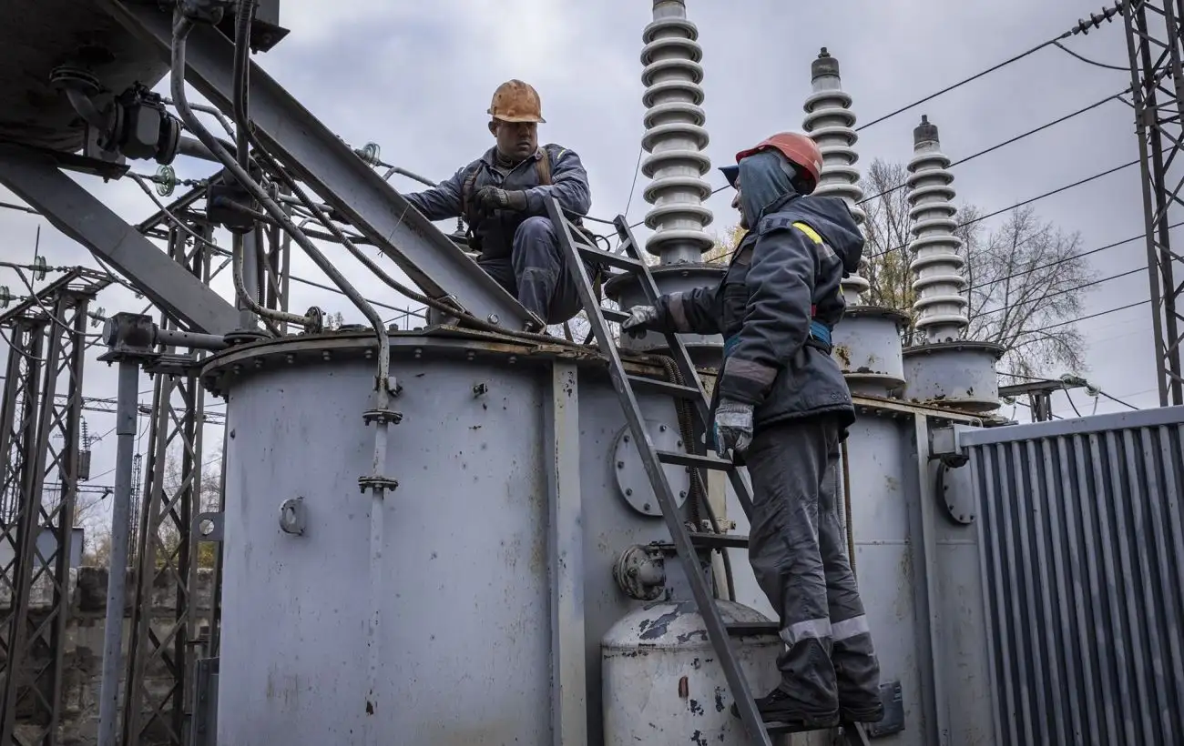 Света будет меньше. В "Укрэнерго" экстренно обновили графики отключения на сегодня