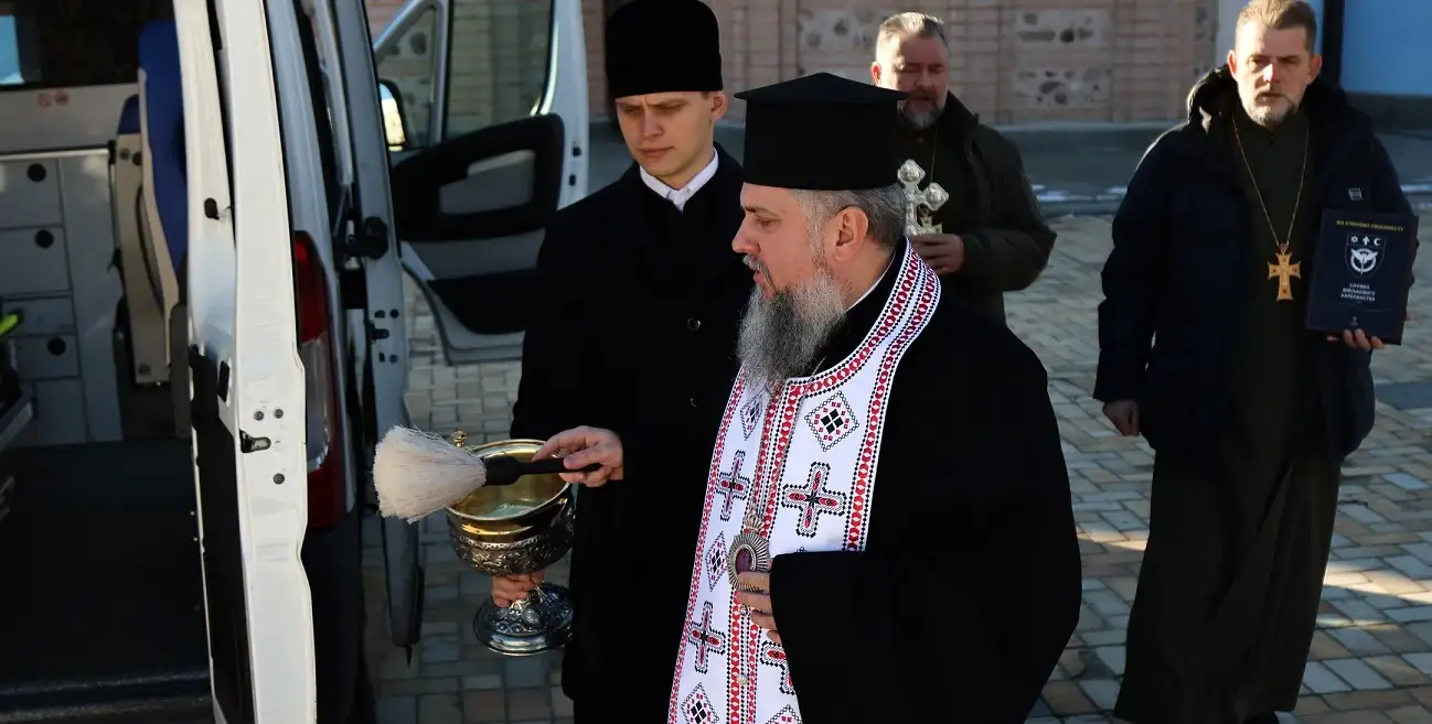 Benefactors handed over medevacs to DIU. It was consecrated by Metropolitan Epiphanius