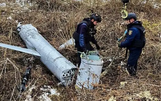 Sappers seize remains of Russian X-55 missile that fell in one of Kyiv’s districts. PHOTOS