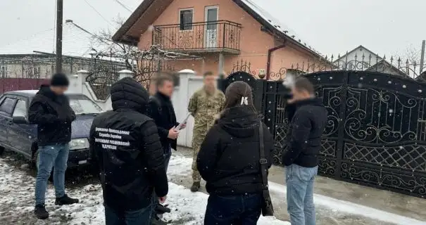 На Закарпатье пограничник за 10 тысяч долларов помогал "уклонистам" попасть в Венгрию 