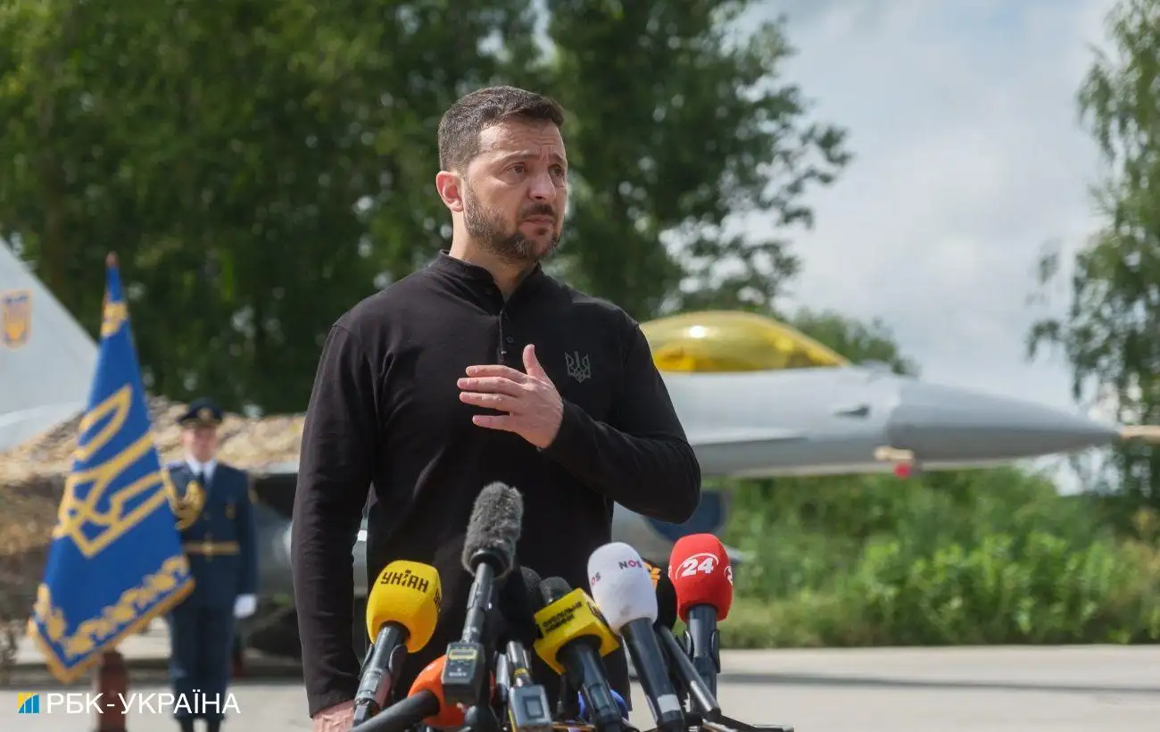 Зеленський розповів, скільки ракет знищили пілоти F-16 під час нещодавнього удару РФ