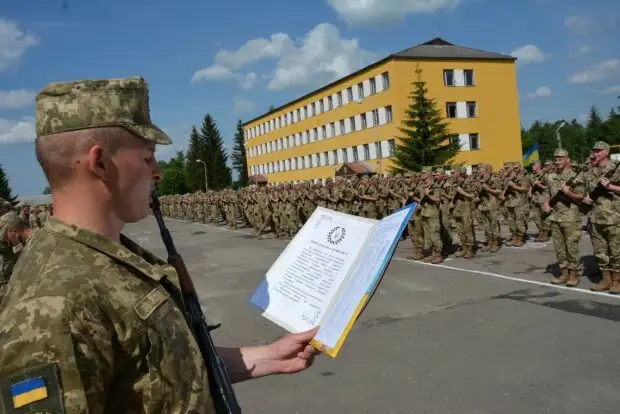 Батькам важливо знати: що не зобов'язані робити підлітки у ТЦК