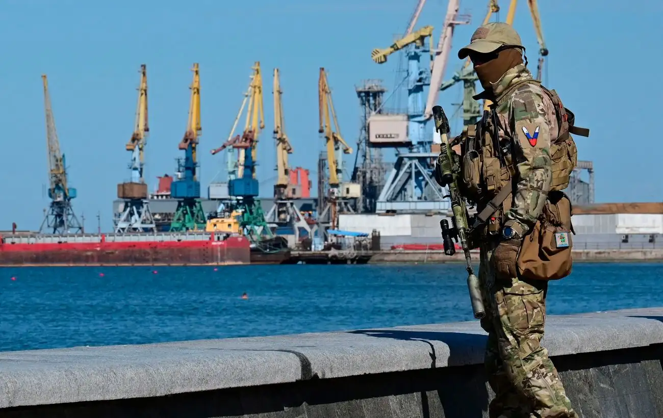 В Бердянске ночью гремели взрывы, произошел пожар, есть перебои со светом