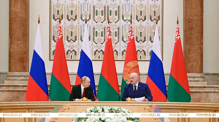 Lukashenko complained to Putin about NATO and asked for the Oreshnik missile "for protection"