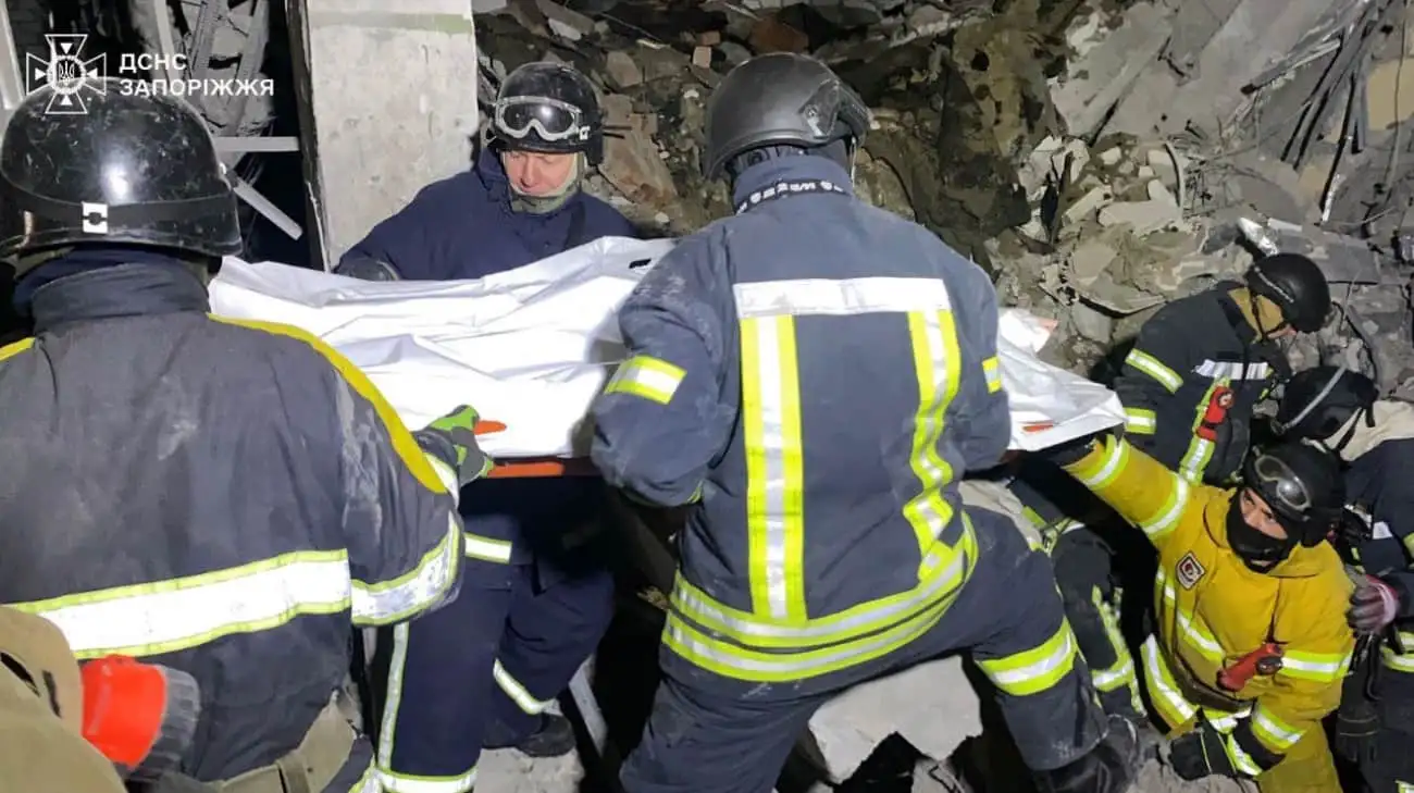 Body of eighth fatality retrieved from rubble in Zaporizhzhia after Russian attack – photos