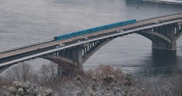 "Втомлені" мости Києва: чи загрожує столиці транспортний колапс між двома берегами Дніпра