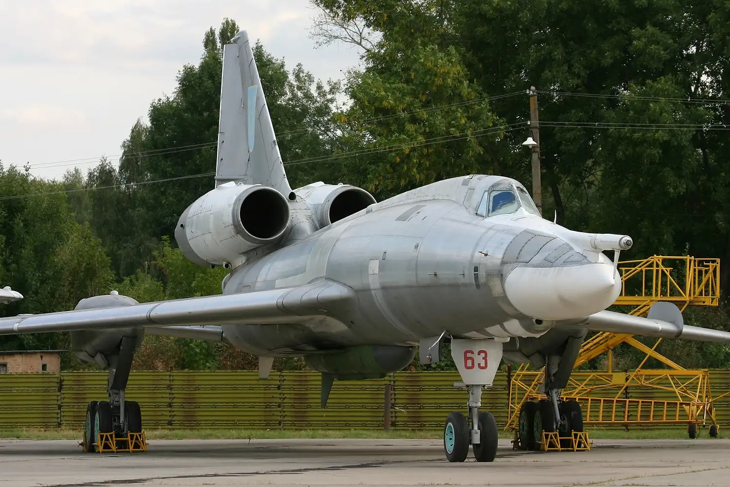 Туполев Ту-22 по прозвищу "спиртовоз" был первым советским сверхзвуковым бомбардировщиком