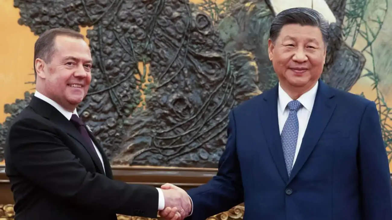 Xi Jinping points out the need to "defuse situation" in war against Ukraine during conversation with Medvedev