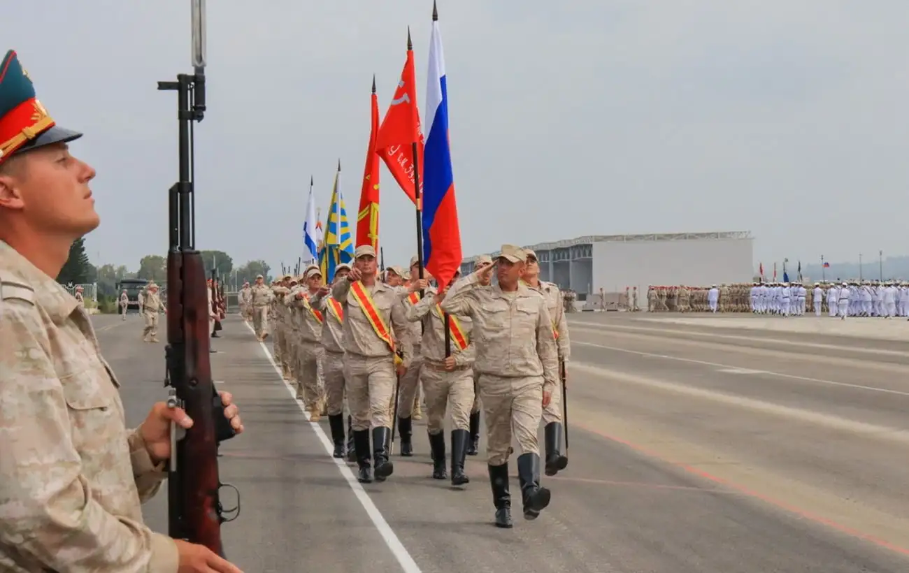 В очікуванні евакуації. Солдати РФ у Сирії пиячать і займаються мародерством, - ГУР