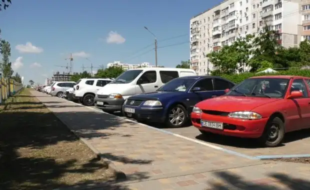 Паркування для людей з інвалідністю: як збільшать штрафи та паркомісця