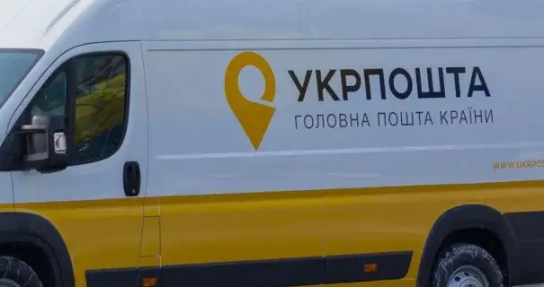 Росіяни поцілили дроном в авто "Укрпошти" на Миколаївщині: водій у важкому стані