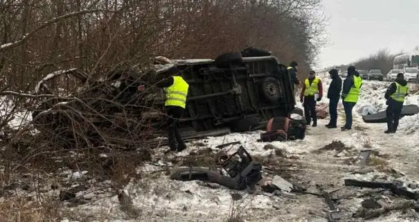 Под Львовом столкнулись легковушка, автопоезд и микроавтобус с пассажирами: 7 человек погибли, 3 травмированы