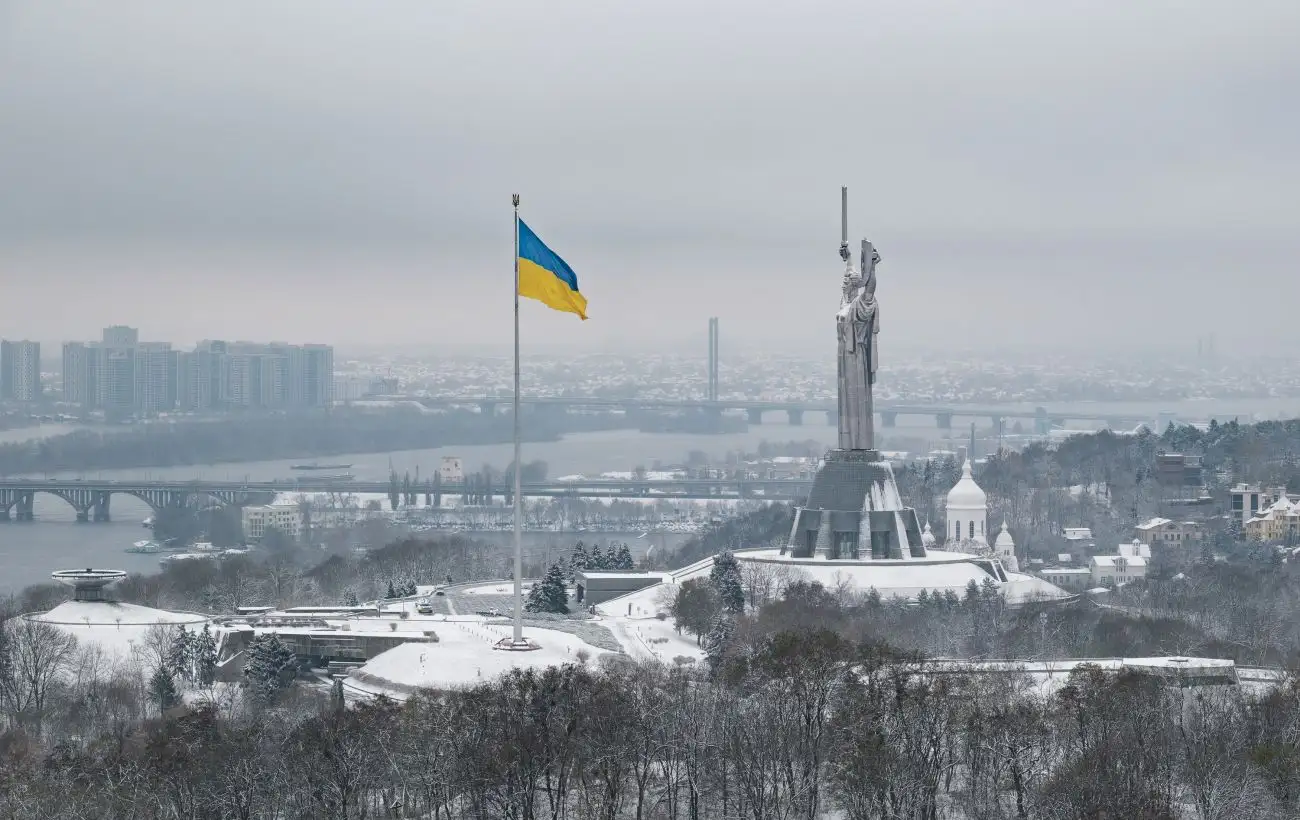 У Києві зняли найбільший прапор України: що сталось