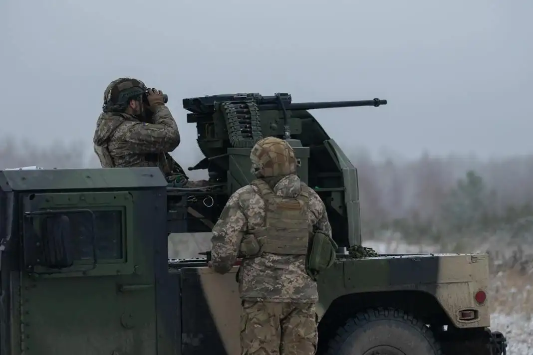 Украина вооружила броневики Humvee авиационными пушками (фото)