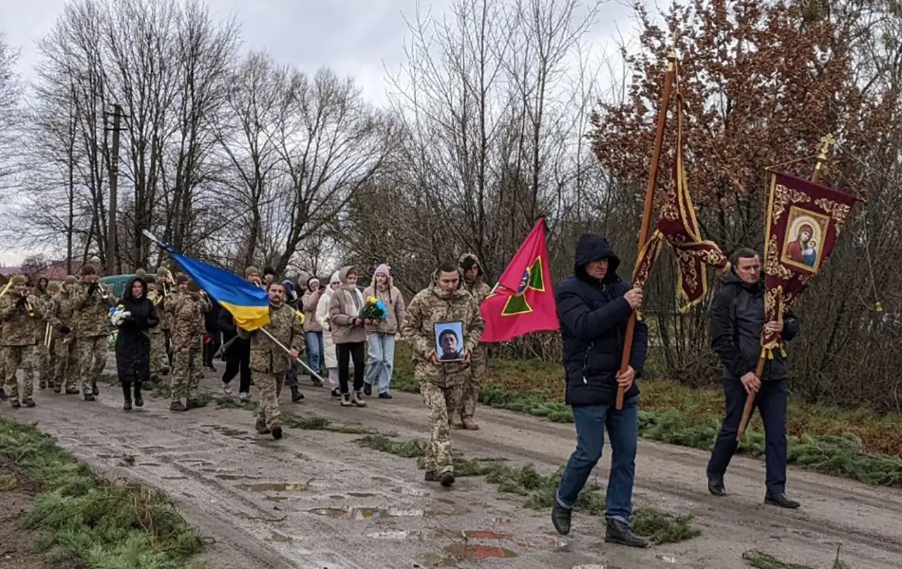 На Волыни погибшего защитника Украины не дали отпеть в храме: детали скандала