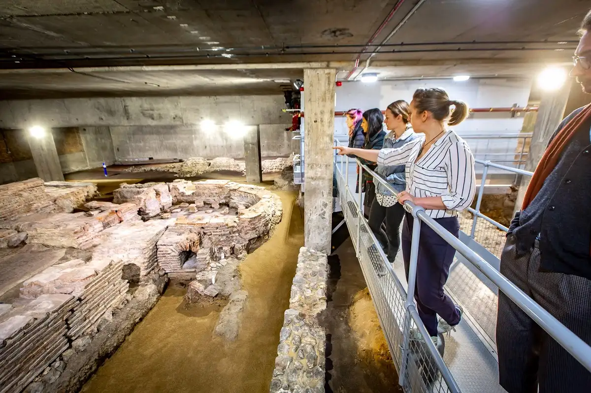 Скучное офисное здание в Лондоне скрывает неожиданную тайну возрастом 1800 лет (видео)