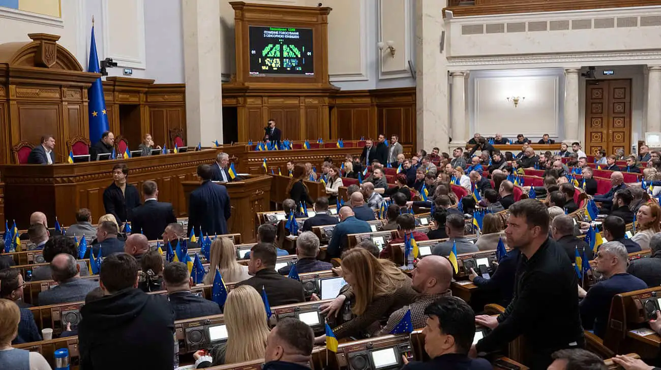 Українці вважають, що кожна фракція у ВР переважно перешкоджає розвитку держави – КМІС  