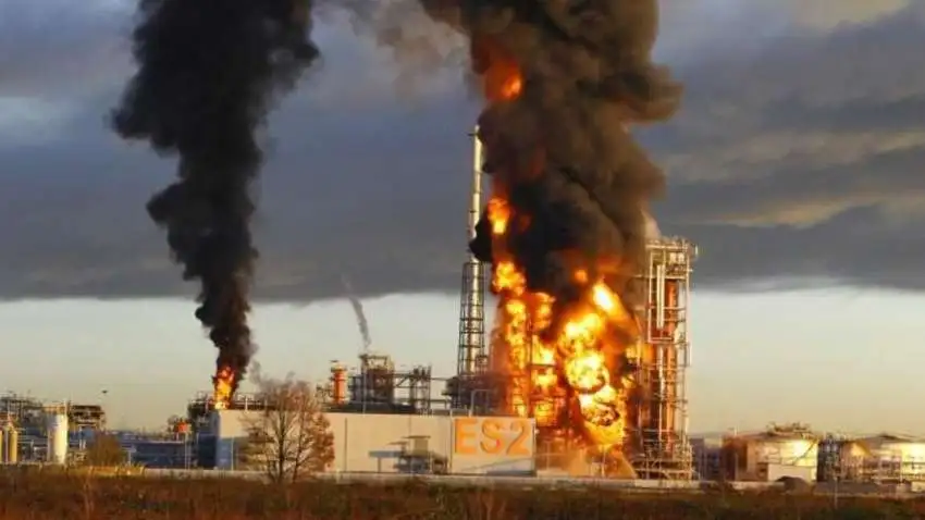 One of the largest refineries in Russia has stopped operating