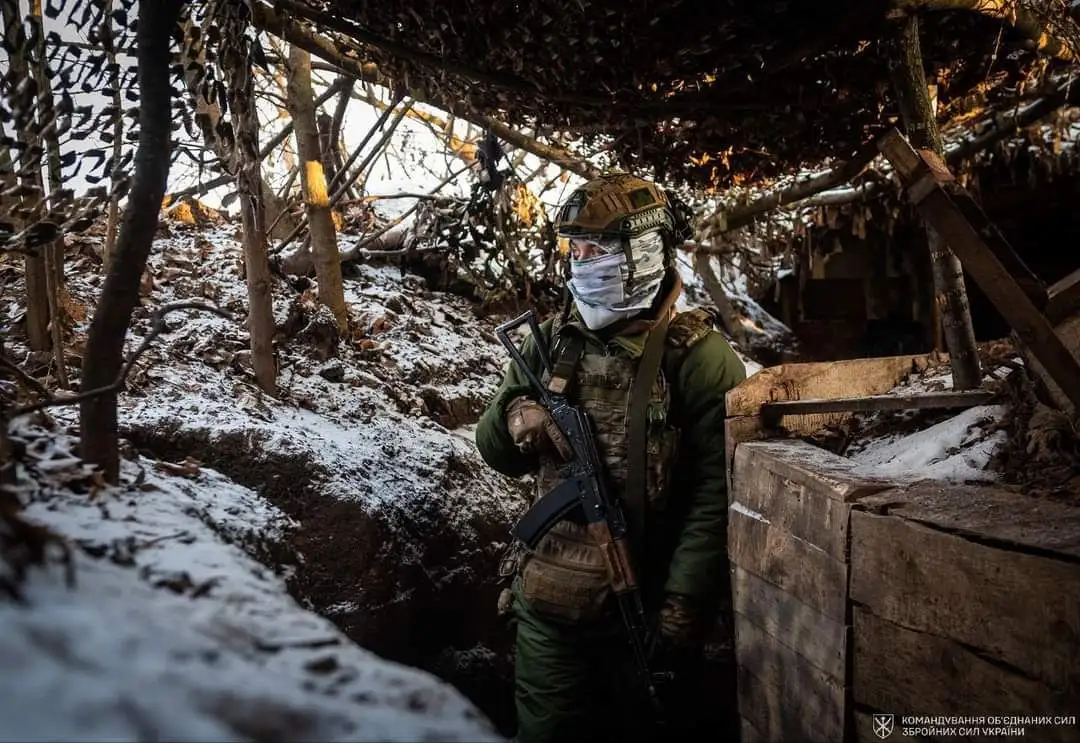 Ukrainian paratroopers showed repelling massive assaults by the Russian army in Kursk region — video