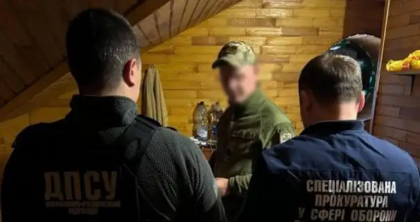 На Львівщині судитимуть посадовця ДПСУ, який допоміг майже 30 чоловікам незаконно виїхати до Польщі