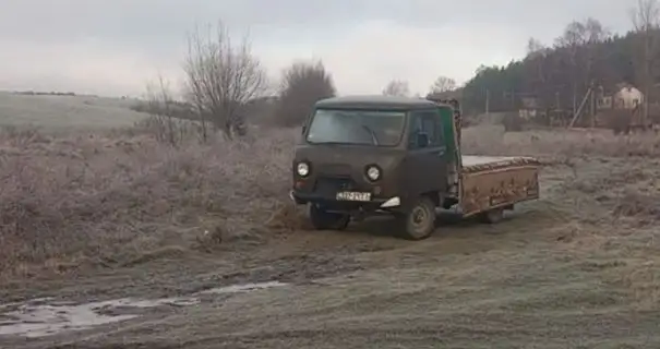 На Тернопільщині троє підлітків вкрали вантажівку-катафалк з території церкви