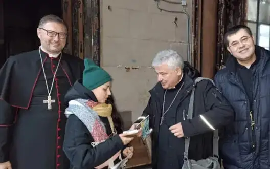 Pope was presented with dove of peace made from wreckage of damaged church in Kyiv. PHOTOS