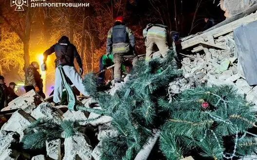 Part of four-story building in Kryvyi Rih completely destroyed as result of Russian attack, 11 injured - Interior Ministry. PHOTOS