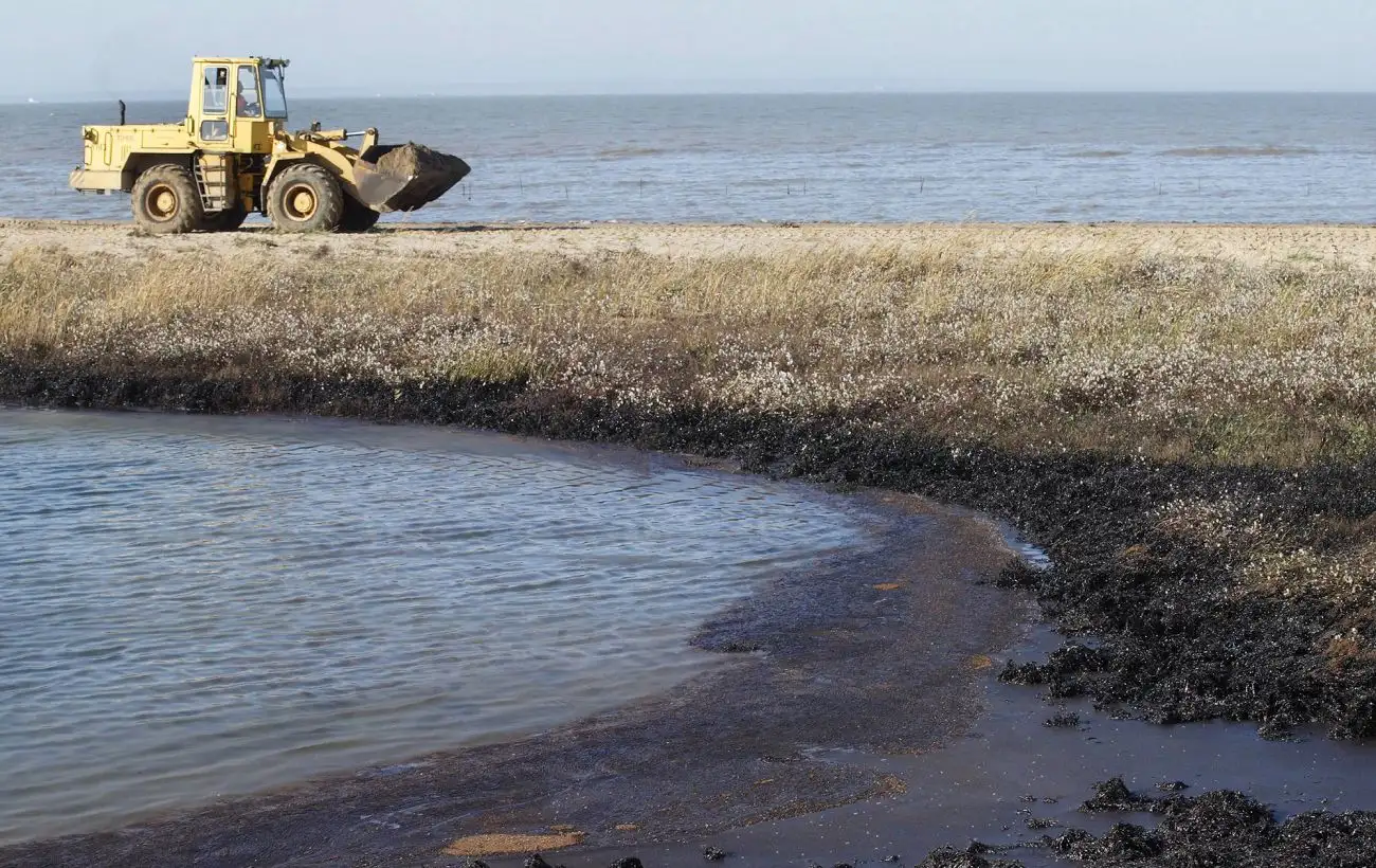 Мазут із затонулих російських танкерів може досягти Азовського моря: коли це станеться