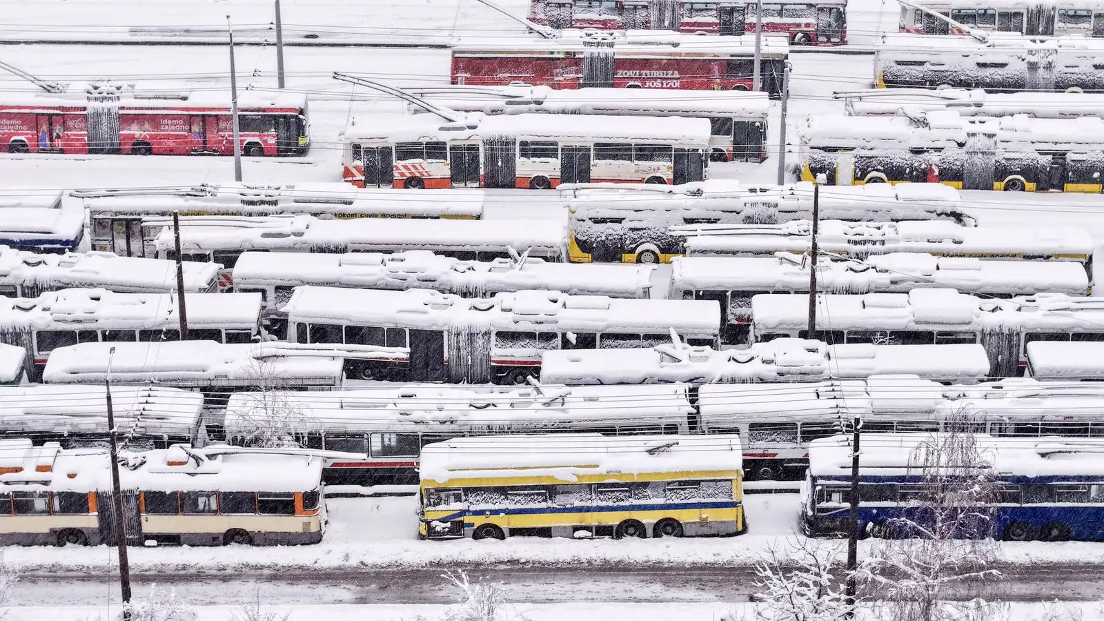 Watch: a powerful snowstorm rages in Bosnia and Herzegovina