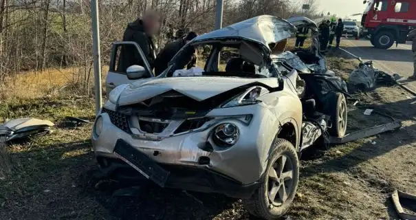 На трасі у Запоріжжі легковик врізався у вантажівку: загинула жінка