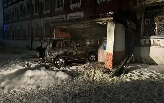 Unknown person rammed car into gate of military enlistment office in Vladimir region of Russian Federation. VIDEO&PHOTOS