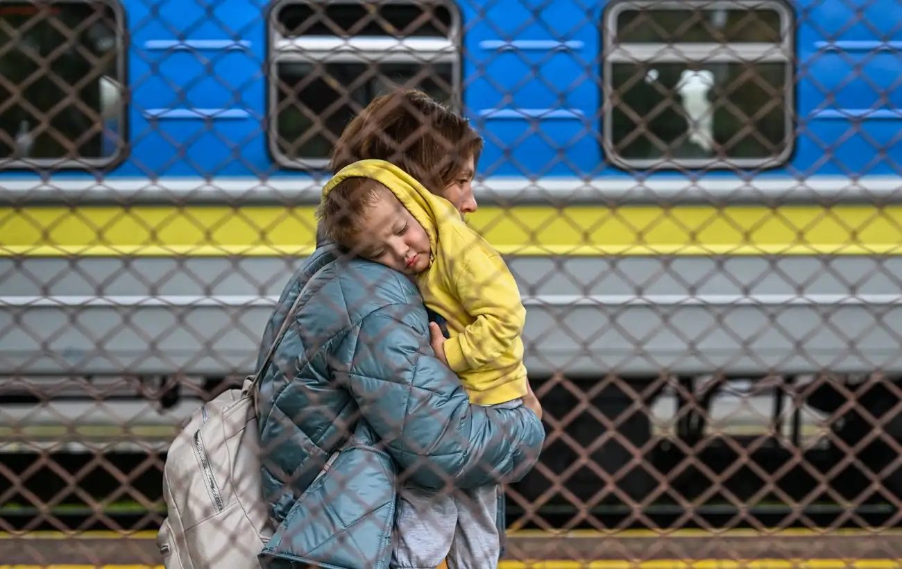 Удар по демографії. Експерт оцінив масштаби виїзду біженців з України