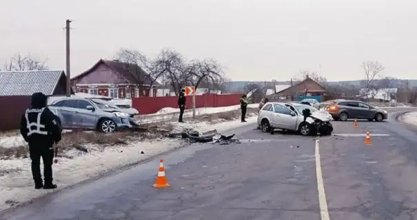 Столкновение авто на Хмельнитчине: пострадали четыре человека