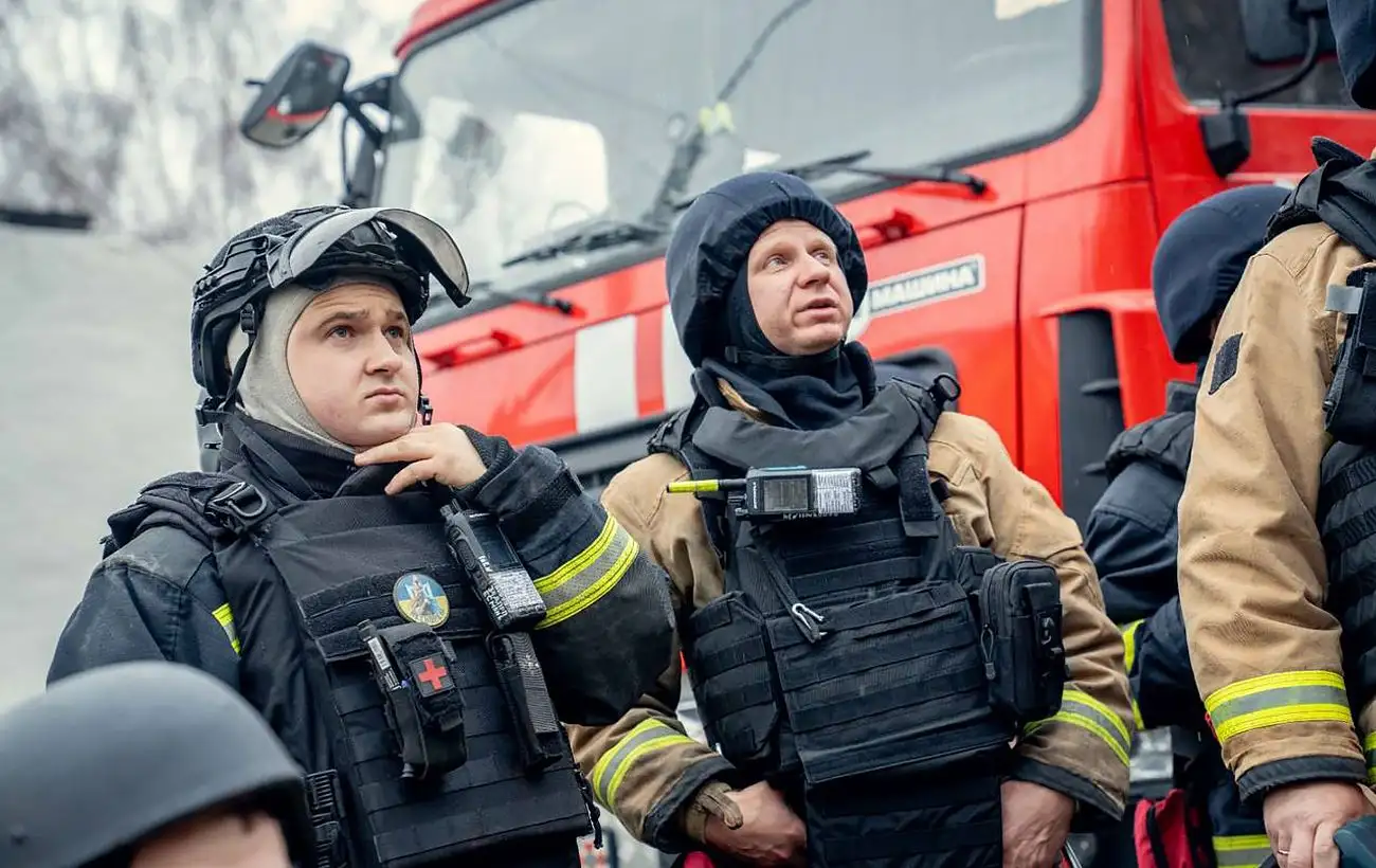 Окупанти ударили КАБами по селищу у Харківському районі: є жертви та постраждалі